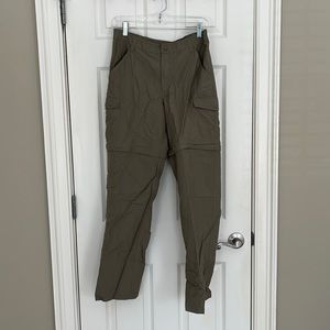 Columbia green hiking pants. Size Medium. EUC
